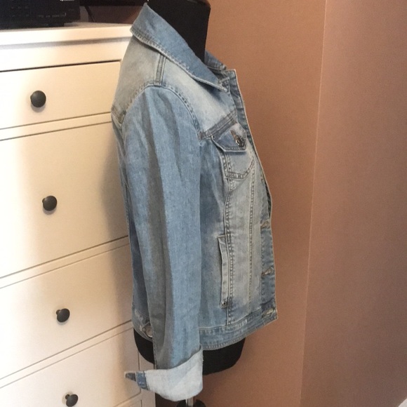 Light wash jean jacket - Picture 4 of 5